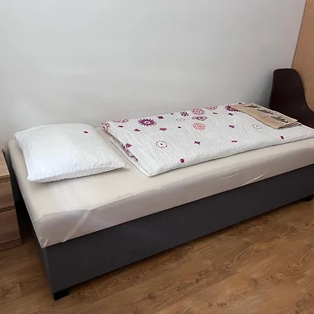 & Parking Apartment *