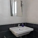 & Parking Apartment *